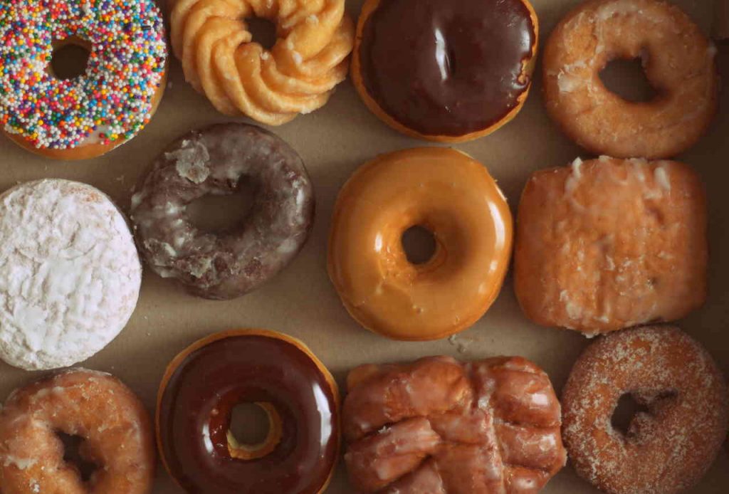 この画像には alt 属性が指定されておらず、ファイル名は TimHortons-donut-thrillist.com_-1024x694.jpg です