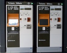 この画像には alt 属性が指定されておらず、ファイル名は Up-Express-UP-Express-Ticket-Vending-MachinesTVMs-seetorontonow.jp_.jpg です